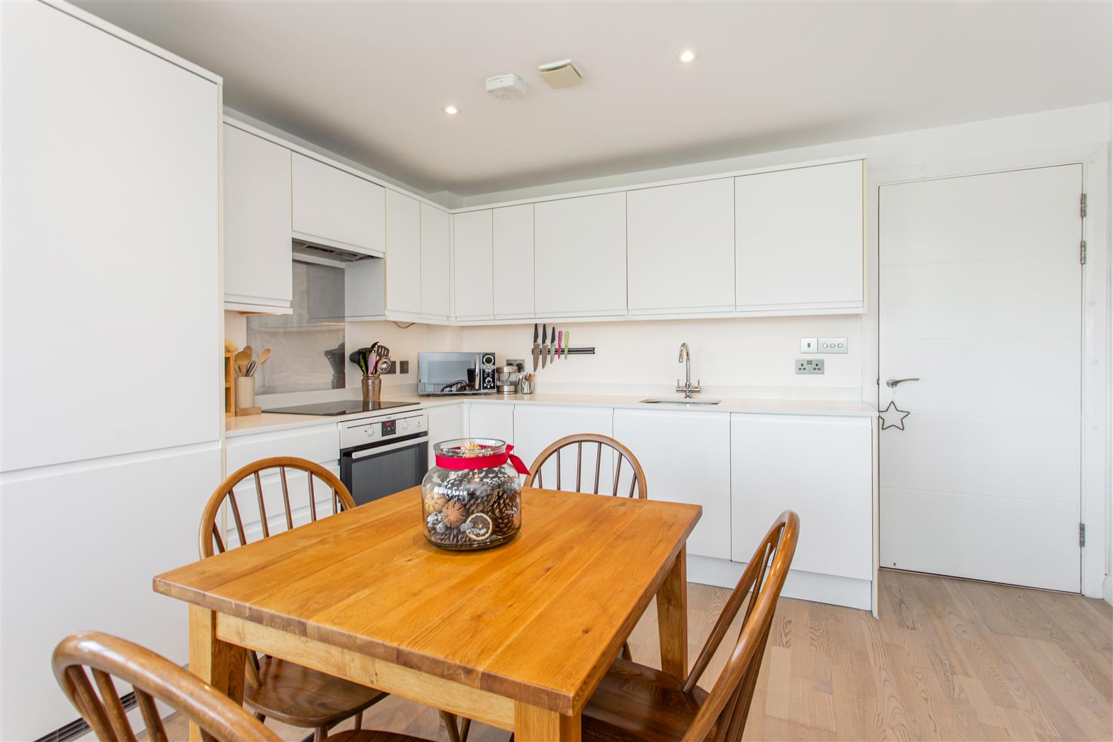 2 bed property in St. Pauls Way, Mile End